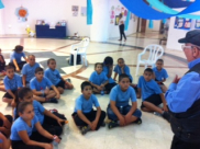 طلاب مدرسة حسن عرفة في زيارة لمعرض الأعمال الأدبية في وزارة المعارف